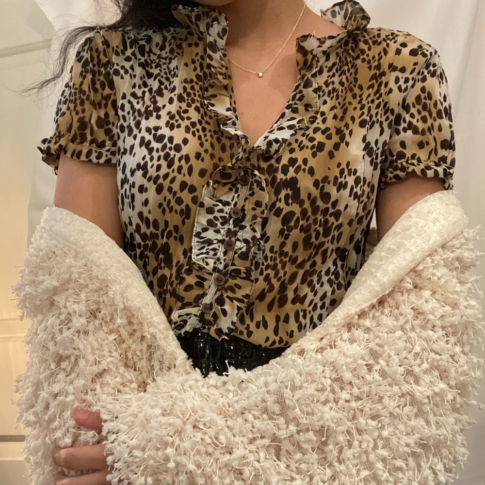 CHEETAH PRINT RUFFLE BUTTON DOWN - Picture 4 of 6
